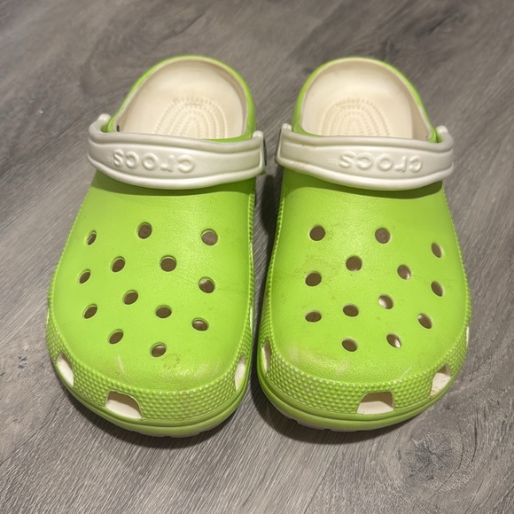 Crocs glow in the dark - Picture 2 of 3